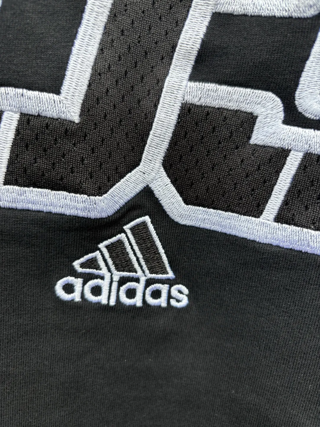 𝟬𝟱𝟰𝟯#Exclusive real shot/difference between various stolen pictures and online version on the market [𝗮𝗱𝗶𝗱𝗮𝘀 Adidas Trefoil men's and women's digital embroidery sports loose round neck T-shirt short sleeves, selected soft cotton fabric, skin-friendly, Breathable, super comfortable to wear. ✅Full set of 1:1 customized accessories ➕Customized three-label ➕𝗬𝘂𝗮𝗻 version hang tag ➕𝗹𝗼𝗴𝗼 packaging bag🔥 ➕Scan the tag to enter the official website. ✅Top version, ins Xiaohongshu Kuaishou = lots of bloggers wear it. ✅Adidas’ absolute Hot Sale star Same Style Details are online, feel free to compare! The iconic Adidas logo embellishes the chest, highlighting the brand's charm. Fixed color and classic three-bar stripes, classic will never go out of style! Versatile is not picky, the original model is perfect for the upper body, so buy it with your eyes closed! ✅The striped elements on both sides of the sleeves add a sporty and fashionable feel, making it easily adaptable to various sports or daily leisure scenes. Whether you are running for fitness or hanging out on the street, it can keep you full of energy without losing the sense of fashion. ✅Complete sizes to meet the needs of different body shapes! Color;Black Size S-XXL